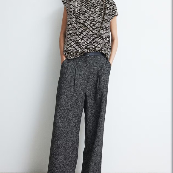 H&M Black and Cream Geometric Blouse - Picture 3 of 6